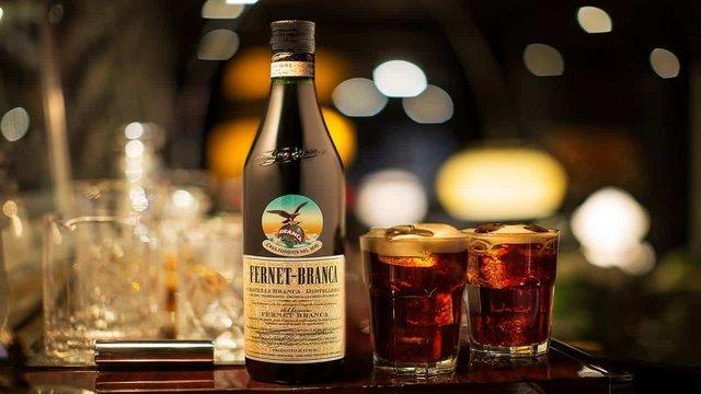 imagen de fernet branca botella