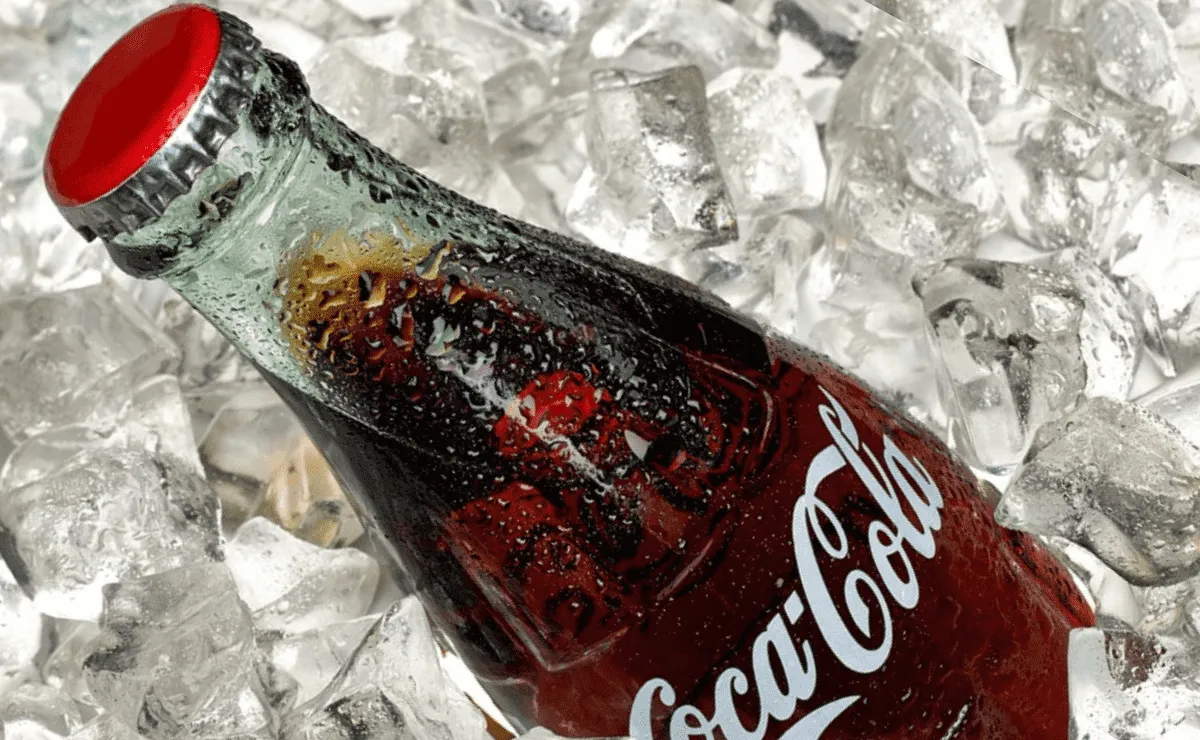imagen de coca cola botella vidrio
